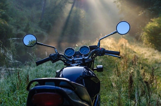 So bleiben Sie auf einer kalten Motorradtour warm